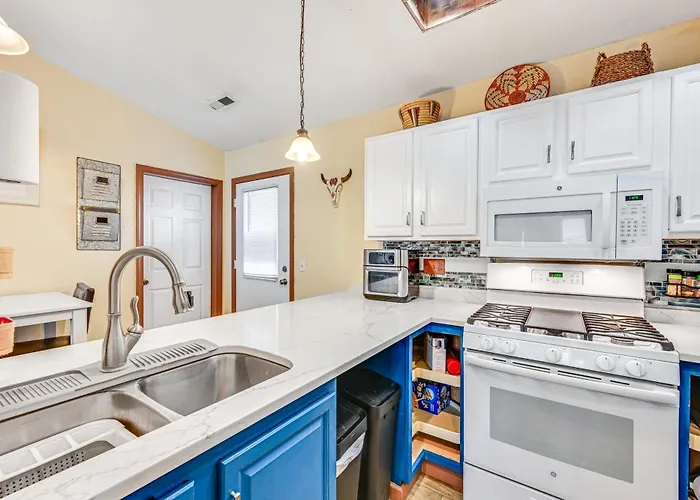 Casa vacanze Downtown Home: Walk To Shops & Dining! *