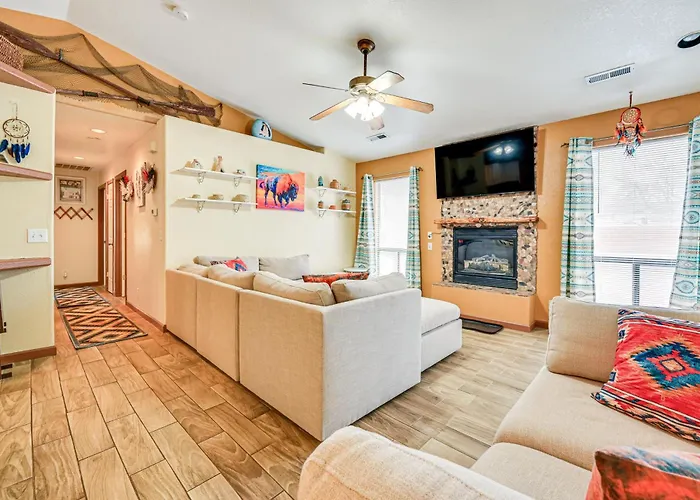 Casa vacanze Downtown Home: Walk To Shops & Dining!