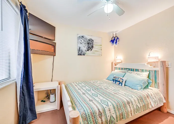 Downtown Home: Walk To Shops & Dining!