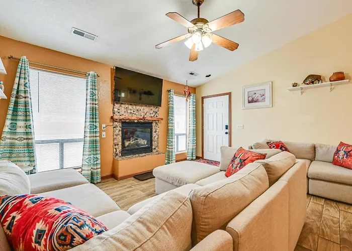 Casa vacanze Downtown Home: Walk To Shops & Dining! *