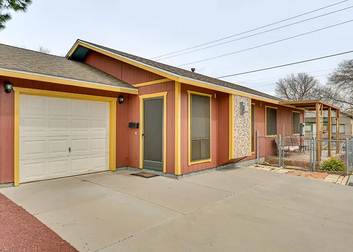 Downtown Home: Walk To Shops & Dining! Casa vacanze