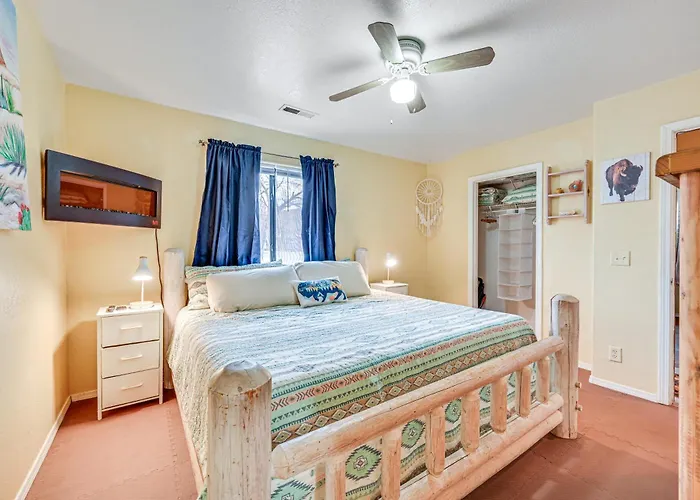 Casa vacanze Downtown Home: Walk To Shops & Dining! *