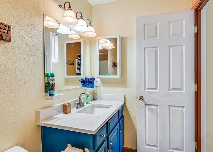 Downtown Home: Walk To Shops & Dining! Williams