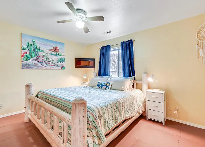 Downtown Home: Walk To Shops & Dining! Casa vacanze Williams