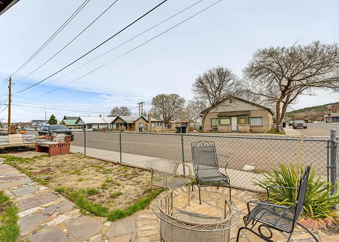 Downtown Home: Walk To Shops & Dining!
